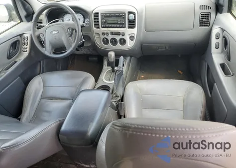 2006 Ford Escape Xlt z USA, uszkodzony, nr VIN 1FMCU93106KA12121